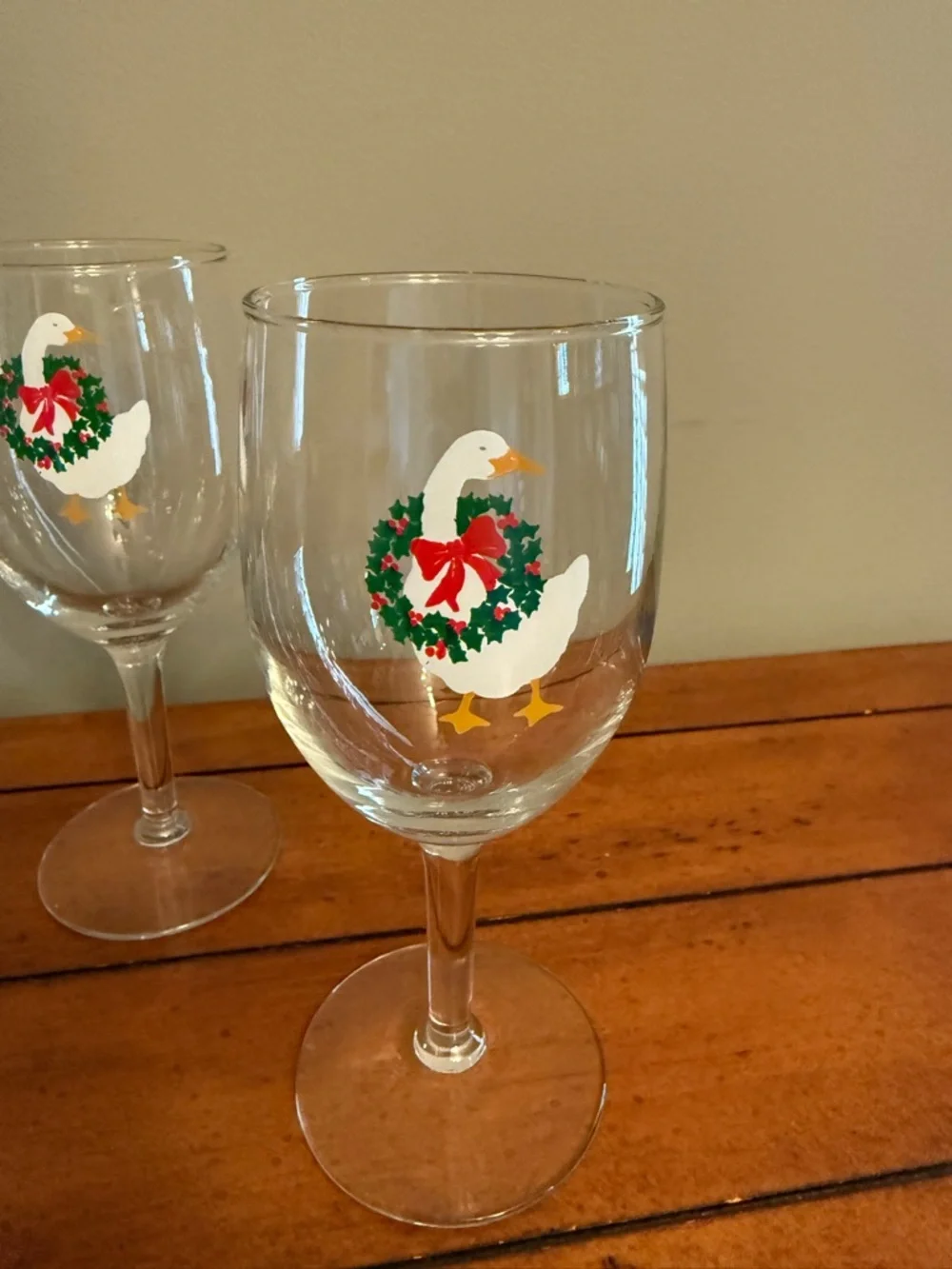 Holiday Goose Wine Glasses - Clear with Green & Red Wreath Lot of 4